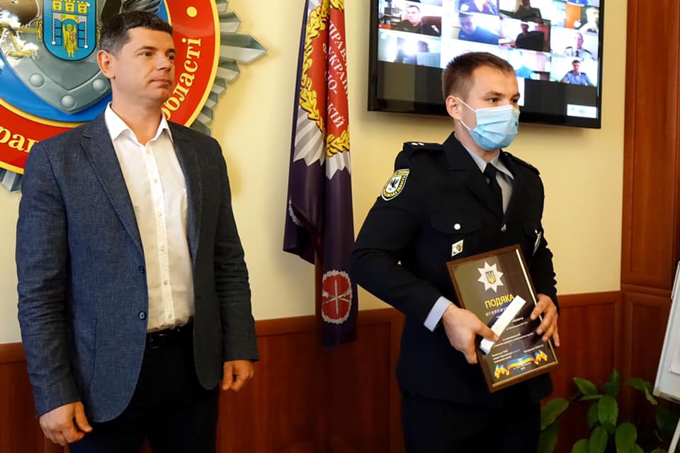 Прикарпатських поліціянтів за сумлінну працю відзначили подяками ФОТО