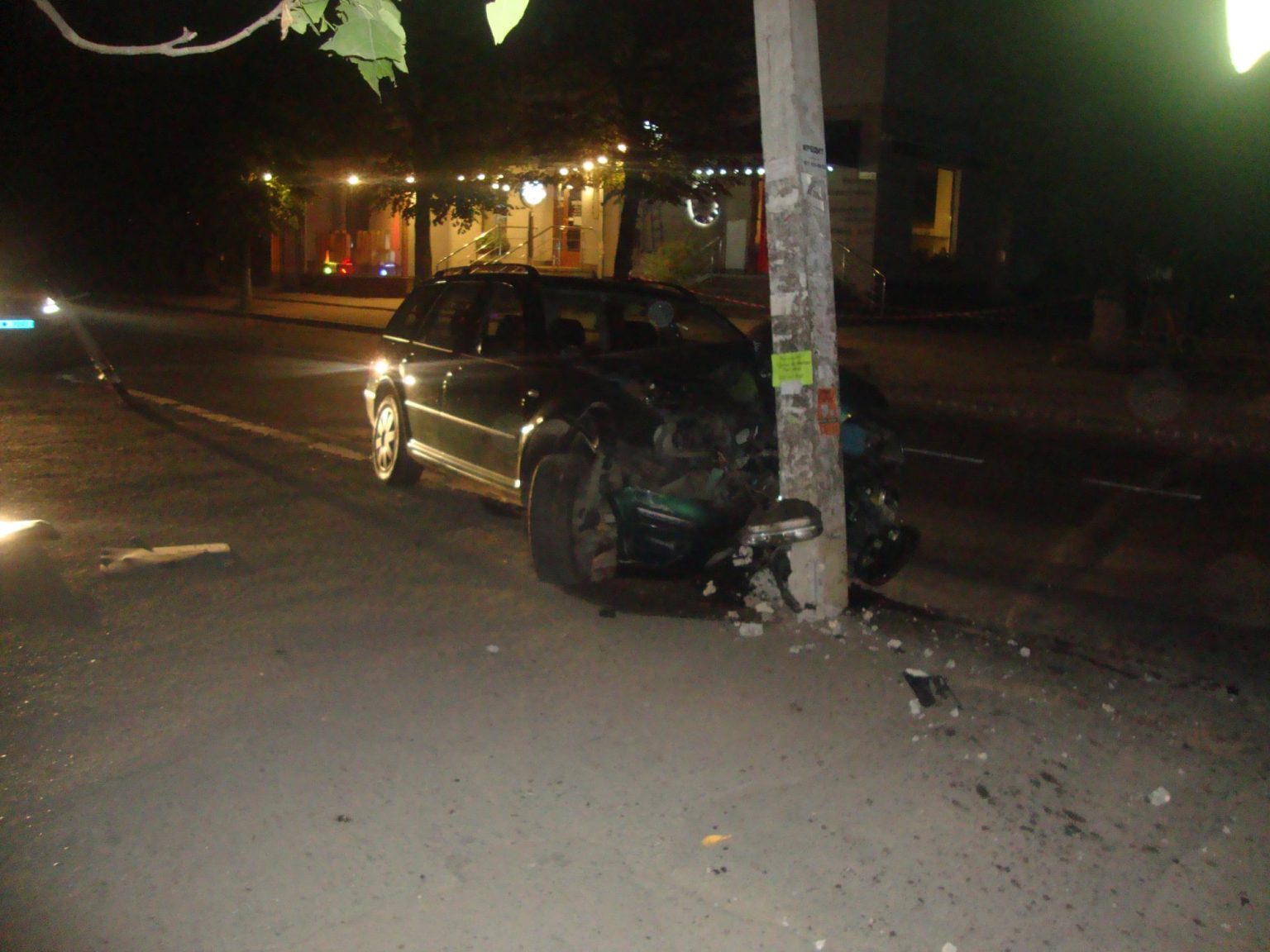 У Франківську п’яний «шумахер» розтрощив автівку об бетонний стовп ФОТО