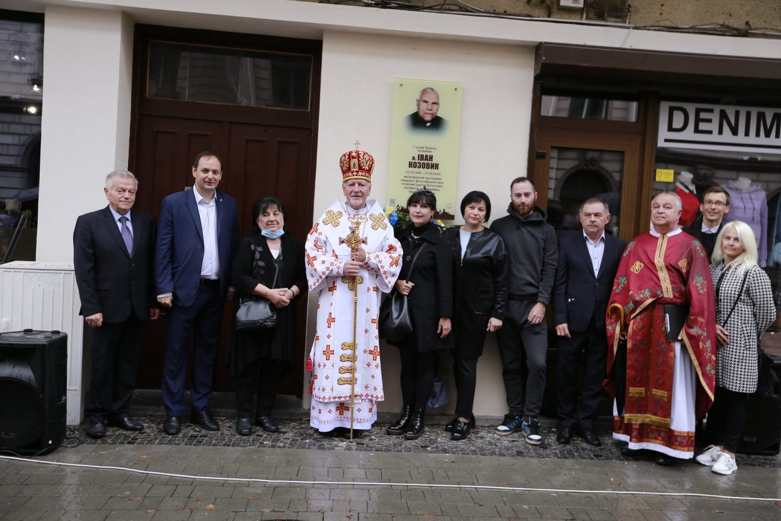 У Франківську встановили меморіальну дошку отцю Івану Козовику ФОТО
