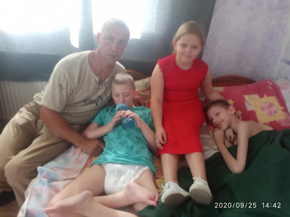 Прикарпатська родина, в якій двоє дітей з інвалідністю, у скрутному становищі та потребує допомоги