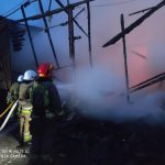 Прикарпатські рятувальники ліквідували пожежу деревообробного цеху