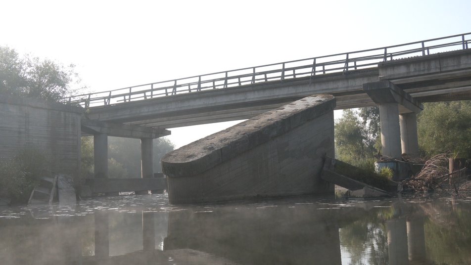 На Калущині вже 12 років не можуть збудувати міст