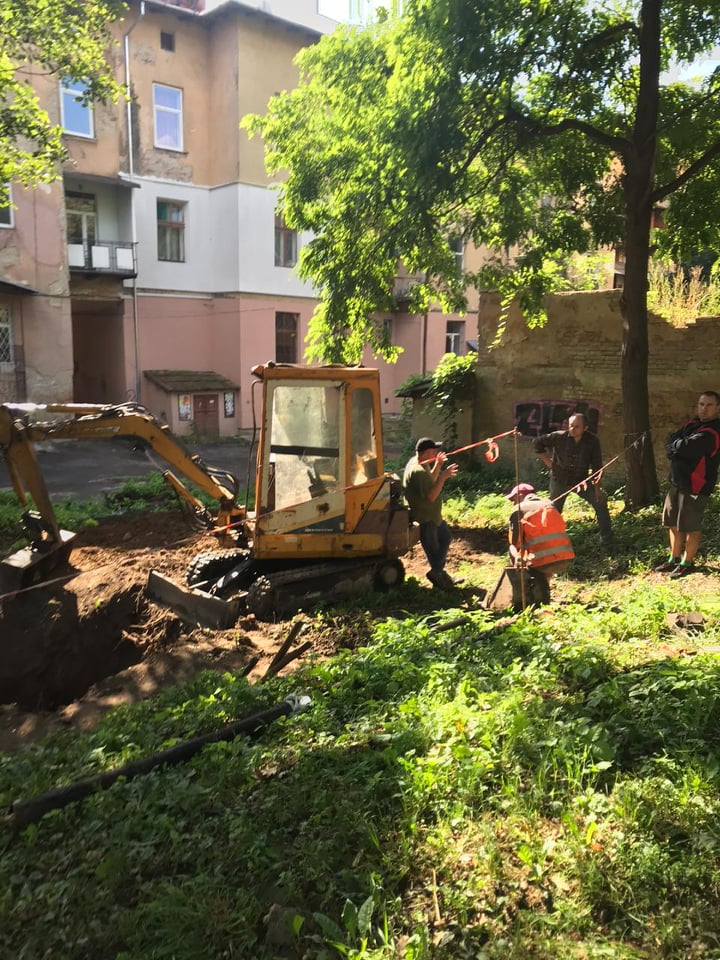 У Франківську розкопали вали - готуються будувати електричну підстанцію ФОТО