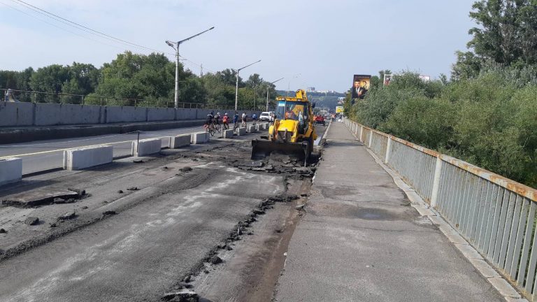 Уряд виділив кошти на ремонт доріг та кількох мостів в Івано-Франківській області