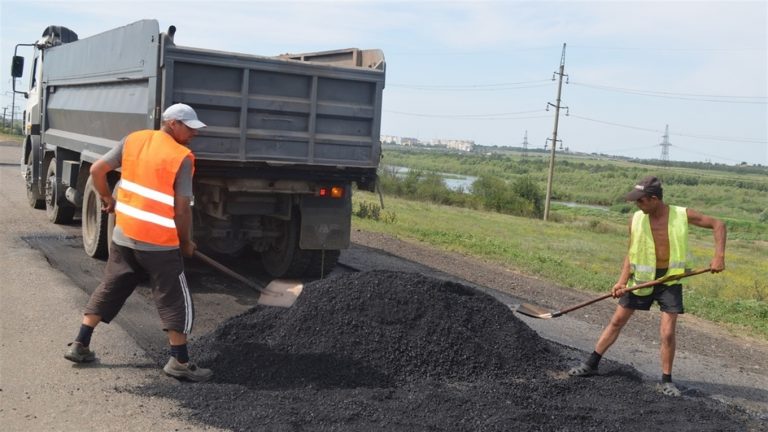 Сьогодні у Богородчанському районі частково обмежать рух транспорту- ремонтуватимуть дорогу