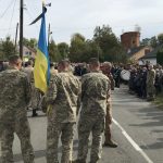 На Прикарпатті сотні людей прощаються із загиблим у зоні ООС