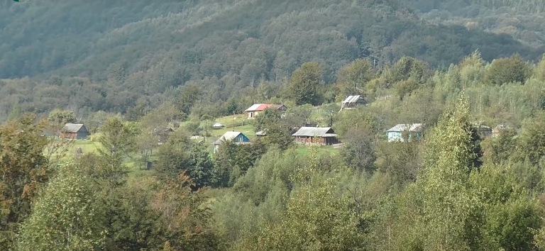 Без магазинів, шкіл та ФАПів: як живуть люди у високогірному селі ВІДЕО