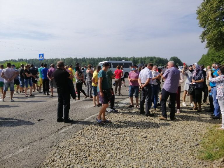 Мешканці прикарпатського села протестують проти входження до складу Калуської ОТГ