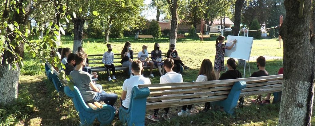 На Коломийщині учні ліцею навчаються на свіжому повітрі