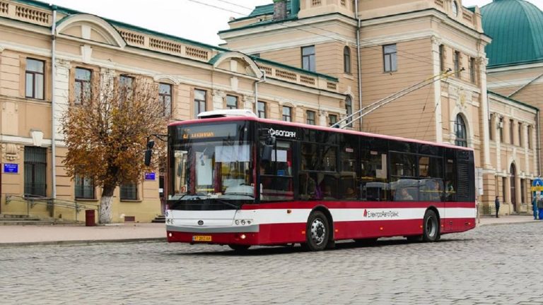 Міський голова буде звертатися до Уряду, щоб ті дозволили дітям стоячі місця в автобусі