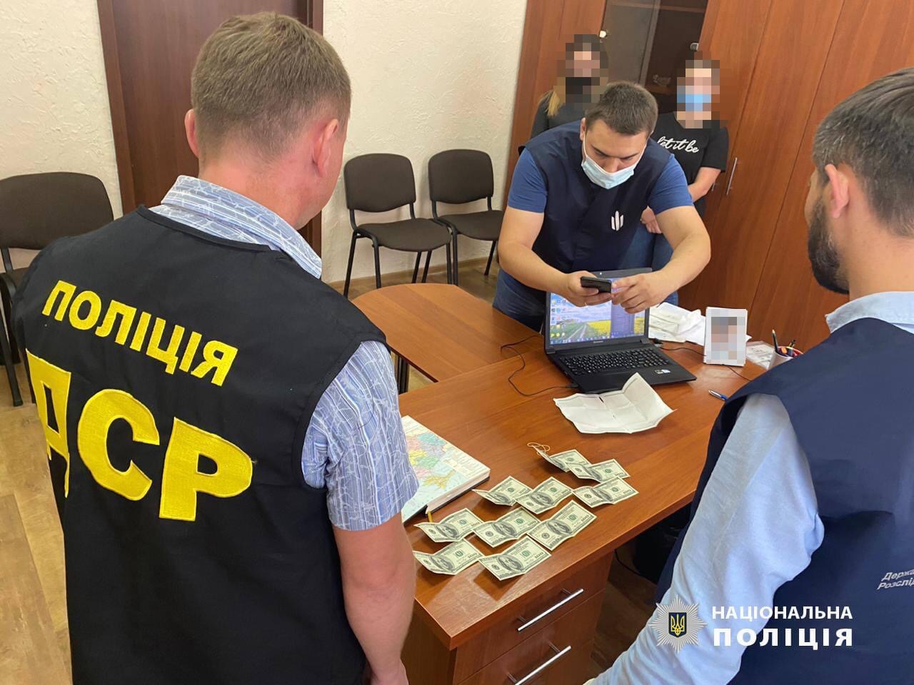 За спробу підкупу поліції затримано одразу сімох директорів лісгоспів Прикарпаття ФОТО