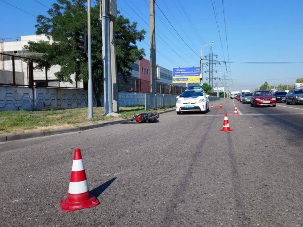 На Прикарпатті внаслідок ДТП постраждав неповнолітній водій мопеду