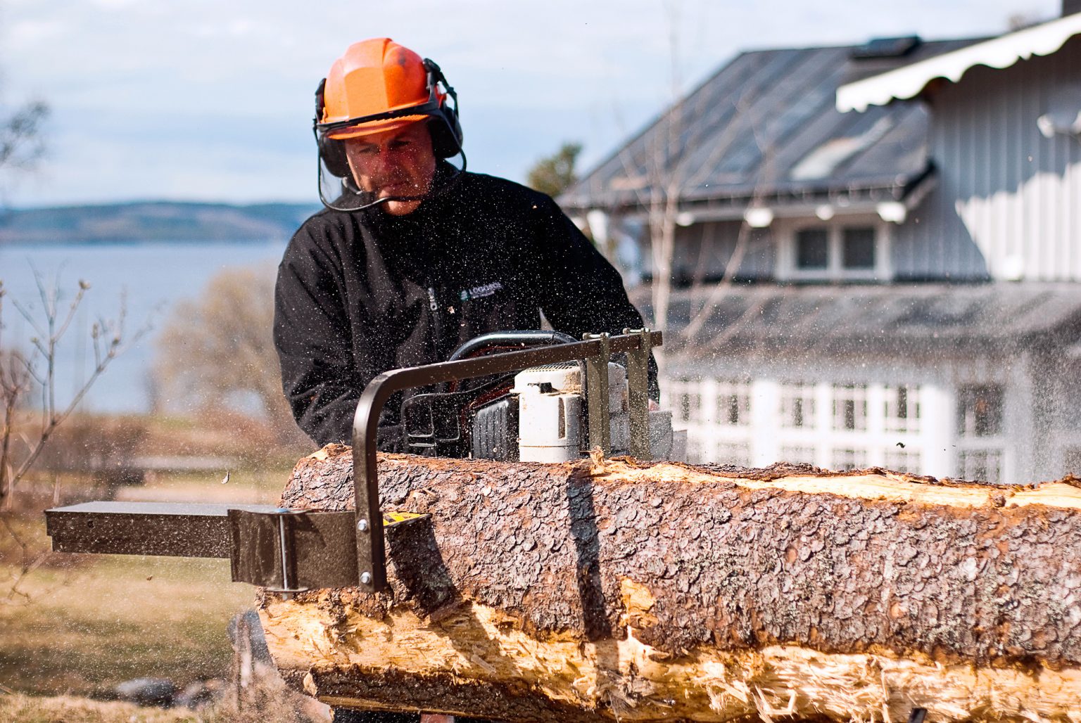Під час роботи на пилорамі трагічно загинув 54-річний прикарпатець