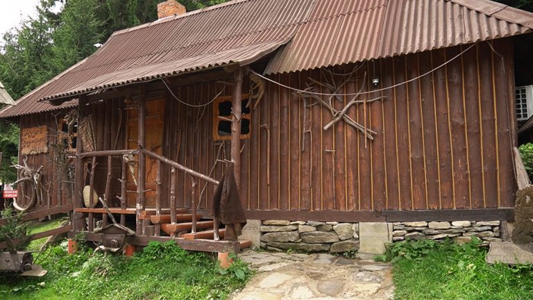 У Карпатах працює містичний музей гуцульської магії ВІДЕО