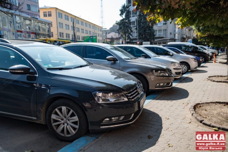 У Франківську на Слави Стецько з'явиться парковка