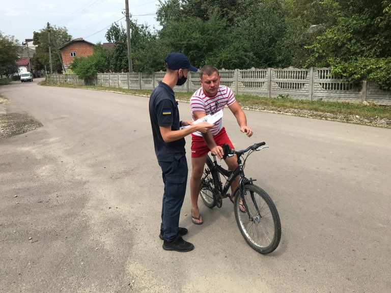 Прикарпатські рятувальники нагадали мешканцям краю про важливість дотримання карантинних обмежень ФОТО