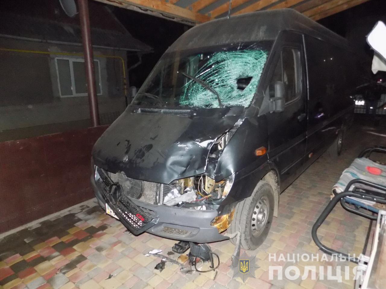 На Прикарпаті пішохід загинув під колесами мікроавтобуса