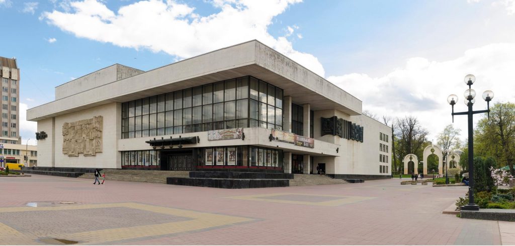 драмтеатру