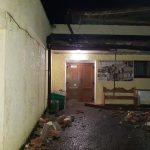 У Івано-Франківську шквальний вітер зірвав дах на будинку смутку ФОТО