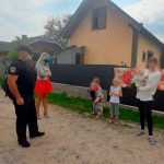 На Прикарпатті ювенальні поліцейські забрали дітей від горе-батьків