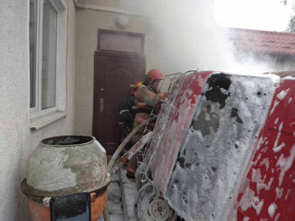 У Долинському районі вогнем знищено салон автомобіля ФОТО