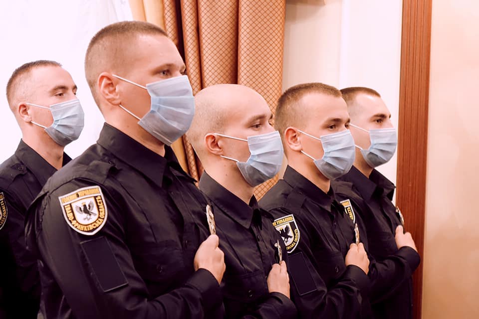 Новобранці прикарпатської поліції склали присягу на вірність народові України ФОТО