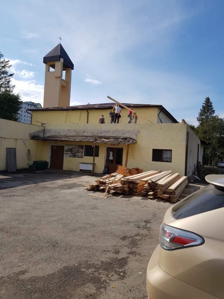 У Франківську відновлюють пошкоджений буревієм Будинок смутку ФОТО
