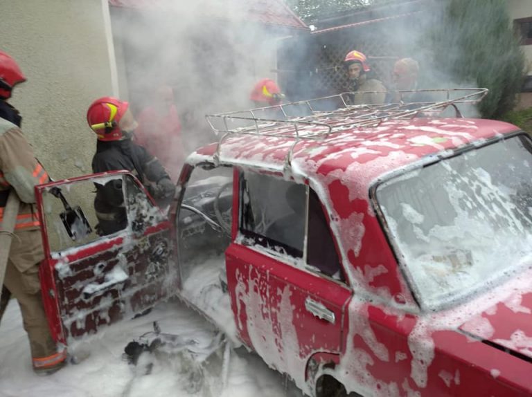 У Долинському районі вогнем знищено салон автомобіля ФОТО