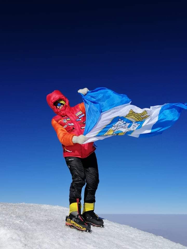 Прапор Івано-Франківська «побував» на семи вершинах світу ФОТО