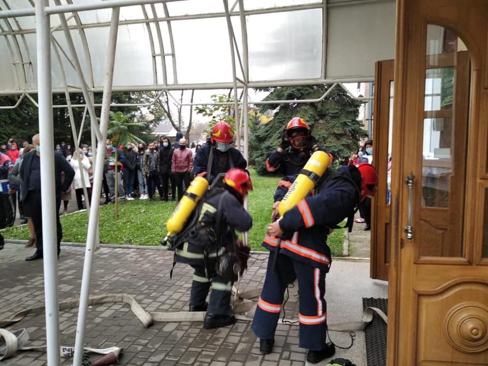 Рятувальники провели навчання в Коломийському політехнічному коледжі ФОТО
