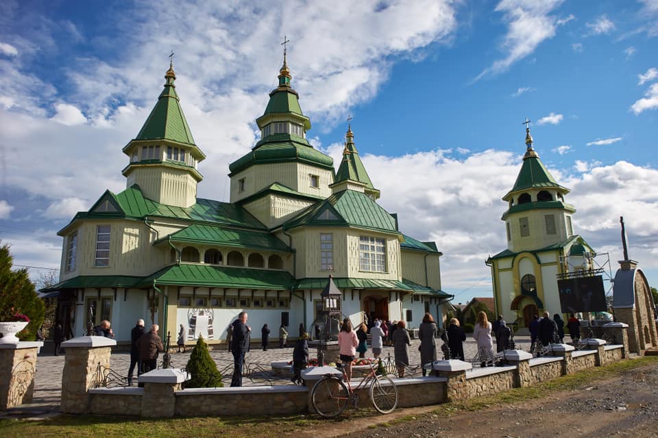 У селі на Тисмениччині урочисто відзначили 150-ліття храму ФОТО