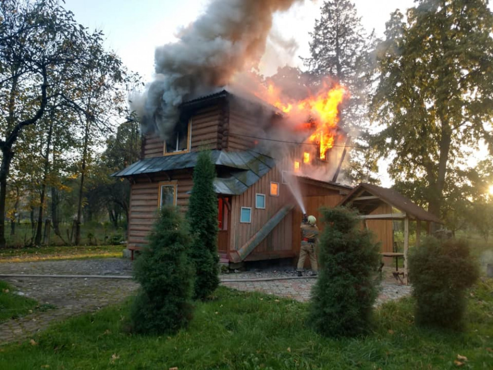 На Косівщині згорів корпус державного санаторію