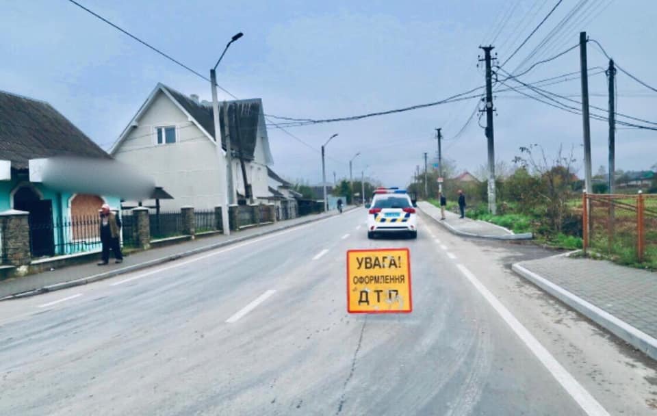 Поліція розслідує ДТП, в якій молодик за кермом «Мерседеса» травмував велосипедистку ФОТО
