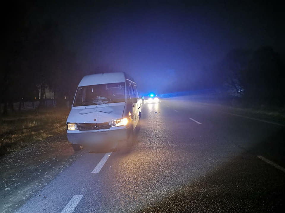 Прикарпатські поліцейькі розслідують ДТП, у яких загинули водій і пішохід