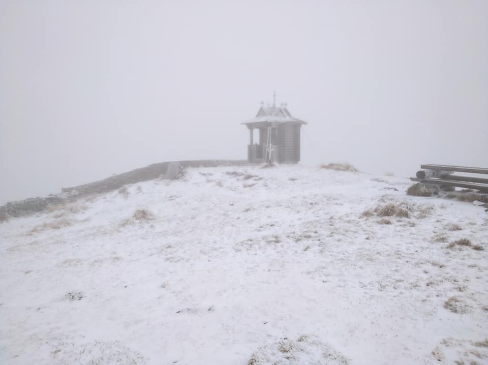 Чорногору знову притрусило снігом ФОТО