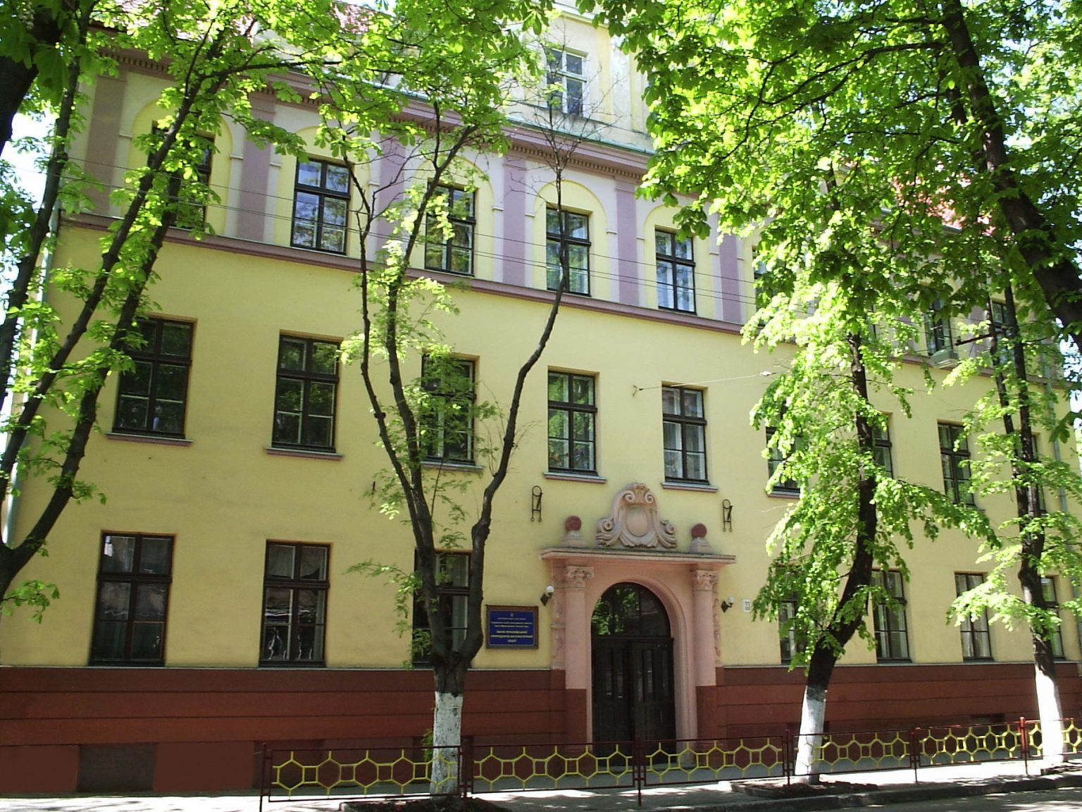 У Франківську перейменують два заклади освіти