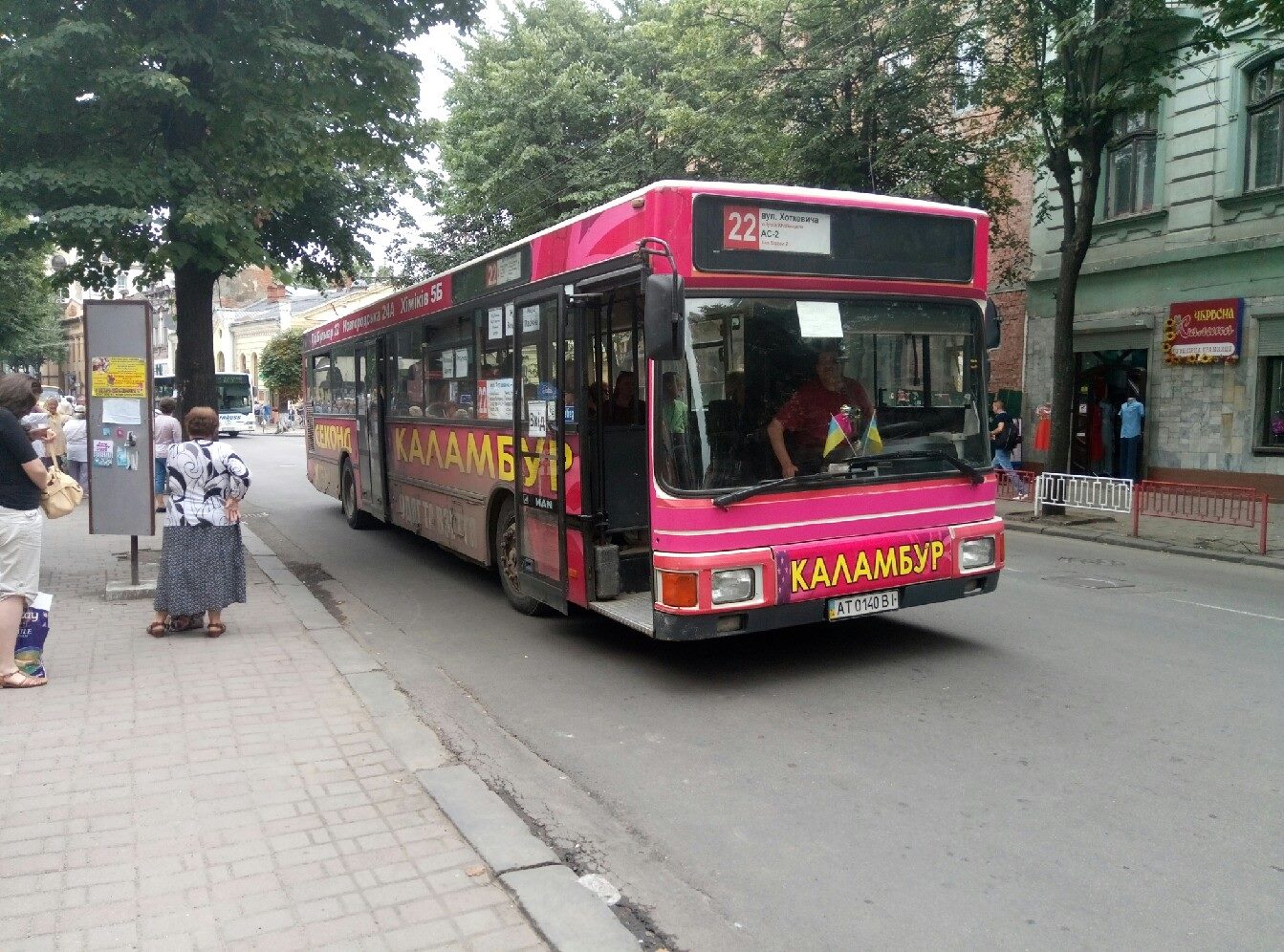 Франківці скаржаться на хамовитого водія, який з кулаками виганяв дідуся з маршрутки - перевізник на це реагує