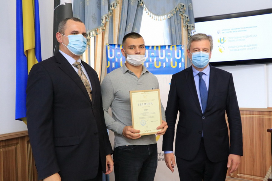 Проректора і студента ІФНМУ нагородили з нагоди Дня фізичної культури і спорту України ФОТО
