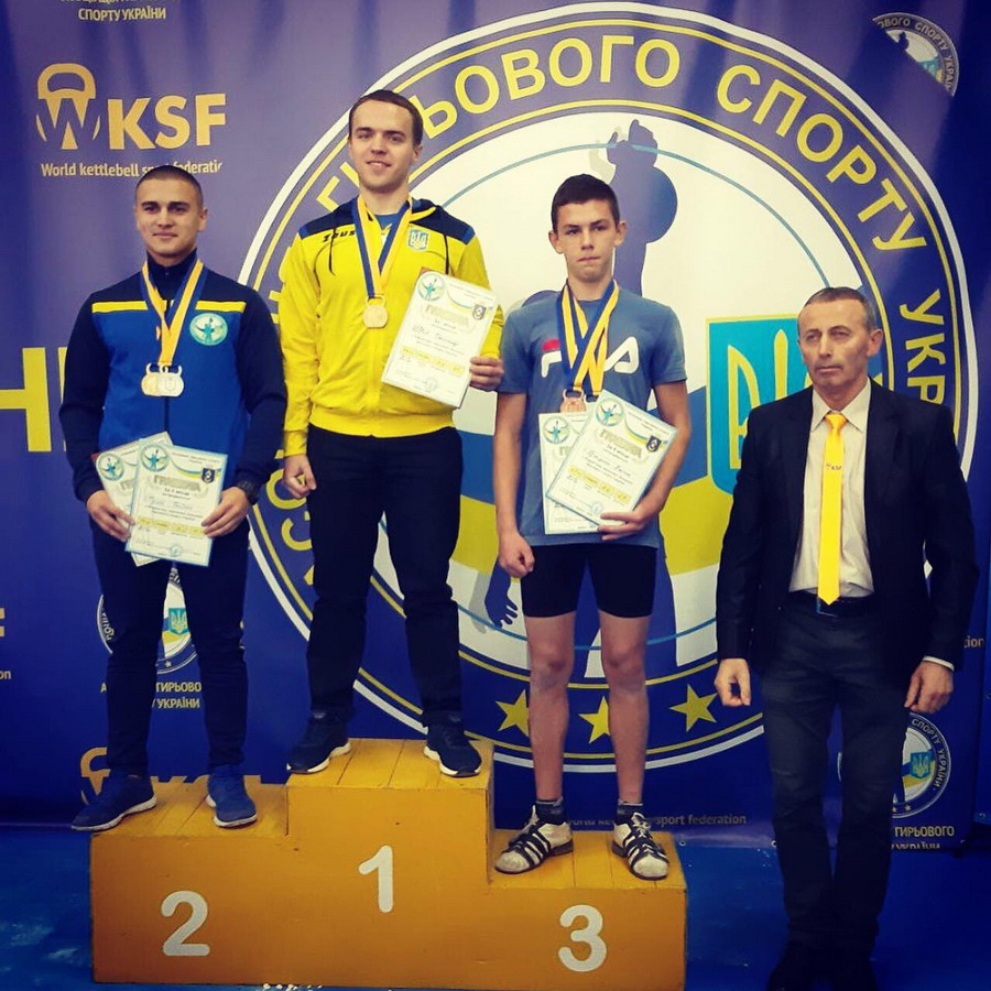 Франківські студенти стали чемпіонами України з гирьового спорту ФОТО