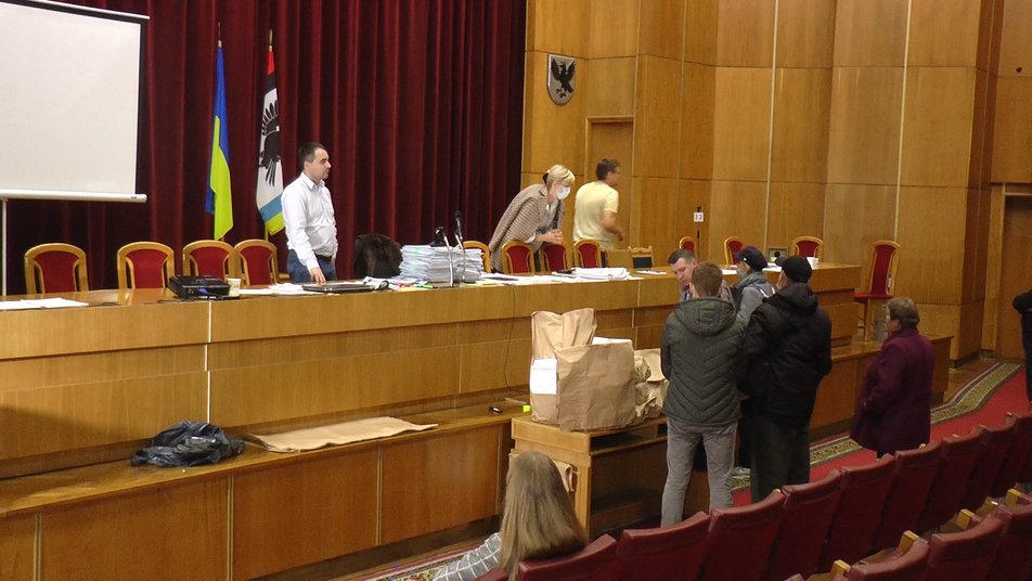 Франківська ТВК досі приймає протоколи - «ліг» сервер ЦВК ФОТО та ВІДЕО