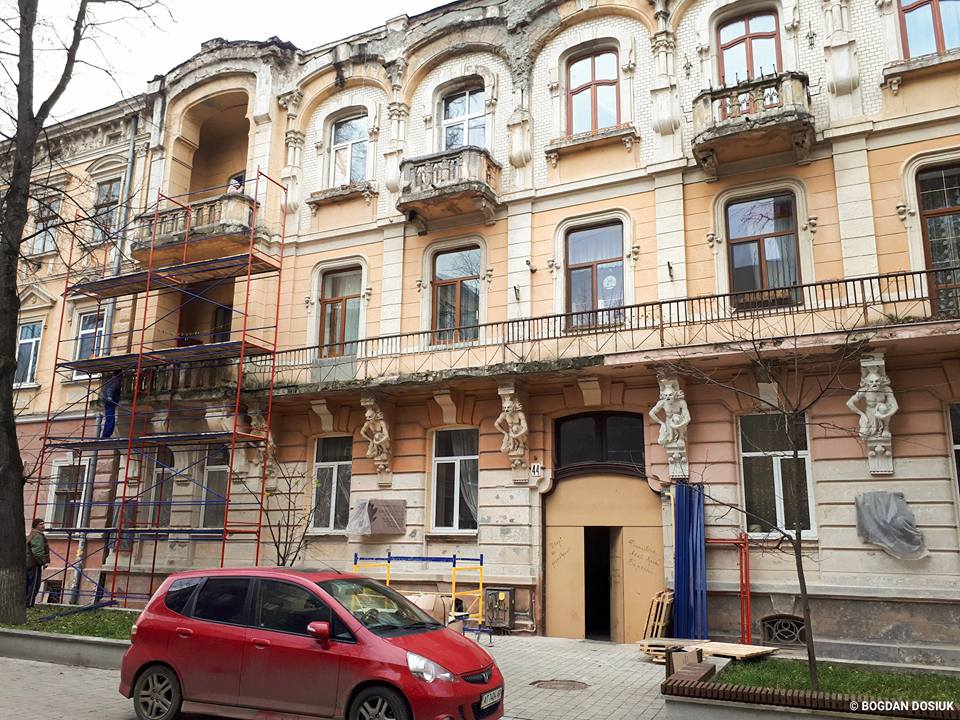 У Франківську відреставрували ще одну архітектурну пам'ятку - містичний «Будинок з химерами» ФОТО
