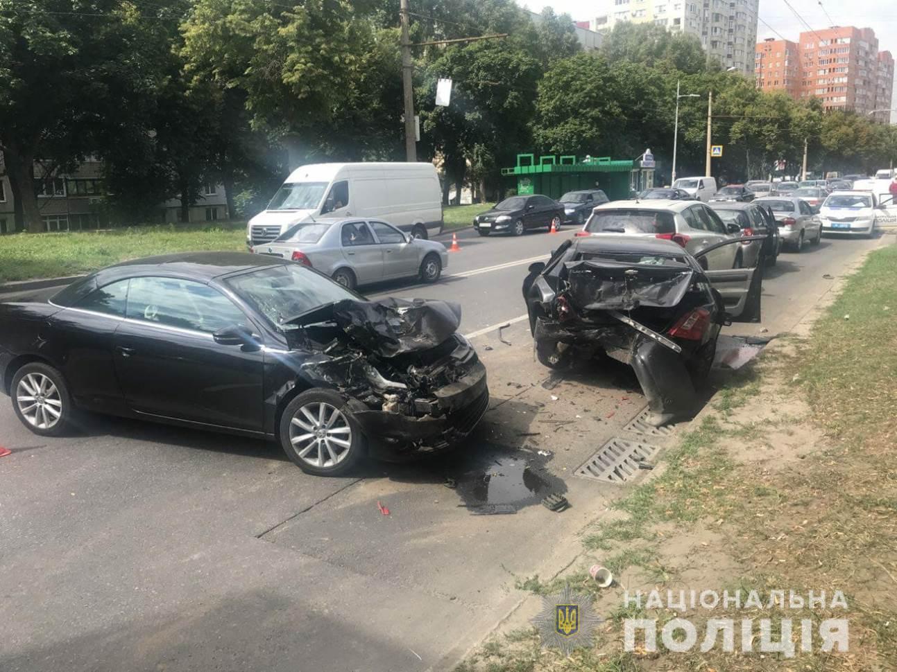 На Прикарпатті зіткнулися два легковика