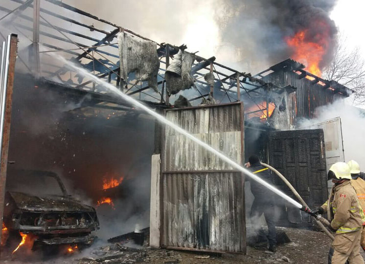 Минулої доби в області горіли авто, будівлі та сміття: де саме було «гаряче»