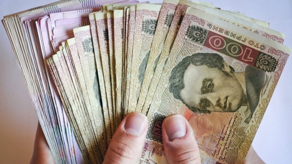 Прикарпатцям у вересні повернули понад 155 тисяч гривень за порушення умов договору при наданні туристичних послуг