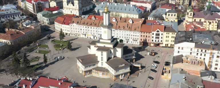 Молебні та урочиста хода. Як Івано-Франківськ відзначатиме День захисника України