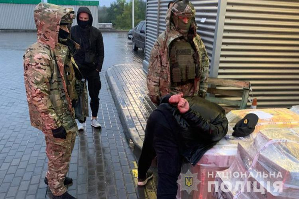 Рекетирів, які роками тероризували перевізників західної України, затримала поліція ФОТО