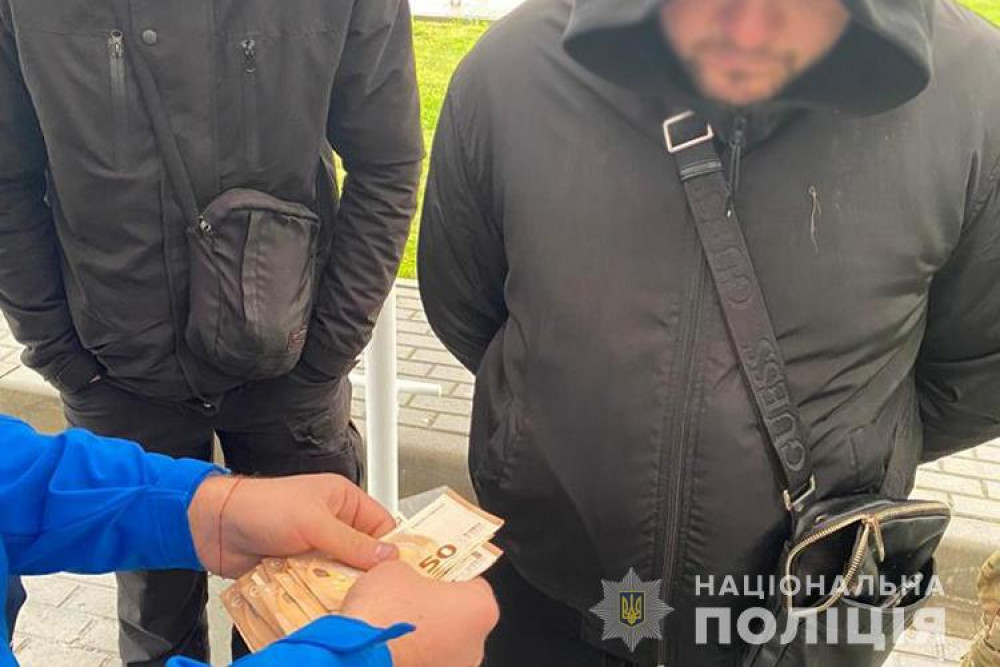 Рекетирів, які роками тероризували перевізників західної України, затримала поліція ФОТО