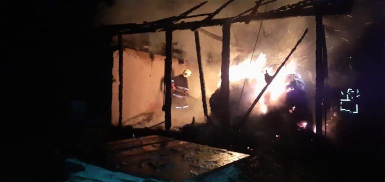 Вогнем знищено господарську споруду на Франківщині ФОТО