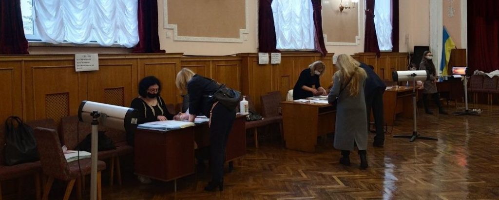 Виборча кампанія не була «брудною». Як минули вибори на Прикарпатті