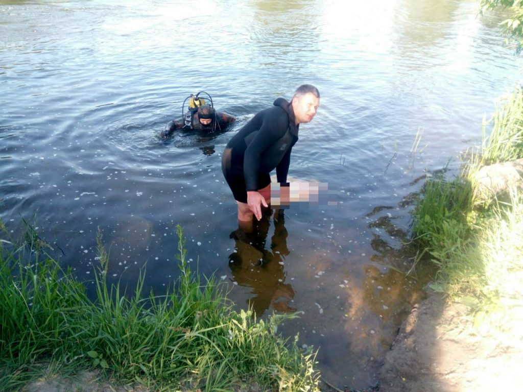На Прикарпатті в місцевому потічку виявили тіло чоловіка